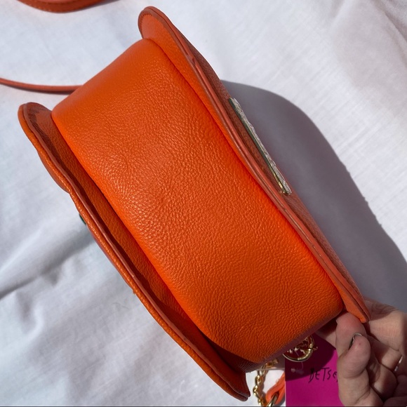 *SOLD* NWT Betsey Johnson pumpkin crossbody purse - Picture 3 of 6